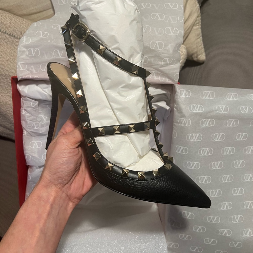 Brand new Valentino Rockstud Pumps